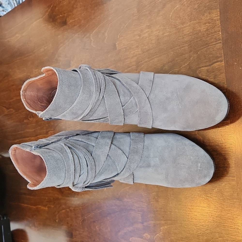 Gianni Bini Pumice Grey Size 8.